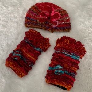Super cute toque and fingerless gloves!